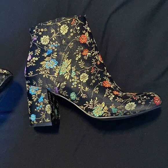 Black Floral Embroidered Boots, Size 6, maybe worn once, Perfect Condition - Picture 8 of 12